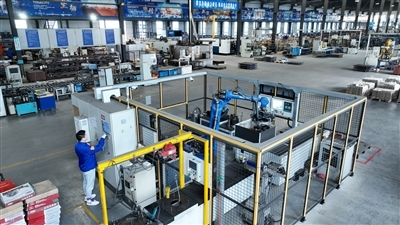 智能驅(qū)動(dòng)，智造未來 黃山汽車零部件企業(yè)生產(chǎn)忙，機(jī)器人研發(fā)引領(lǐng)產(chǎn)業(yè)升級(jí)